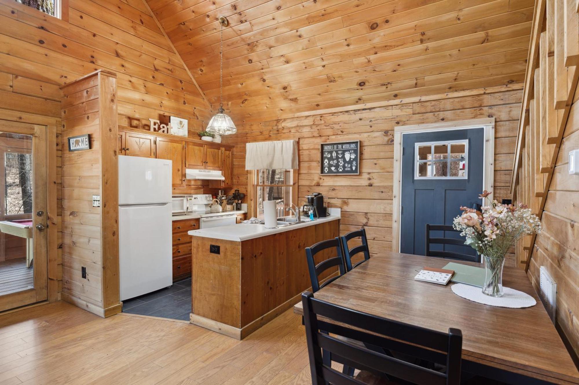 Cozy Family Friendly Cabin With Hot Tub, Near Gatlinburg, Pigeon Forge, Dollywood Сивиървил Екстериор снимка